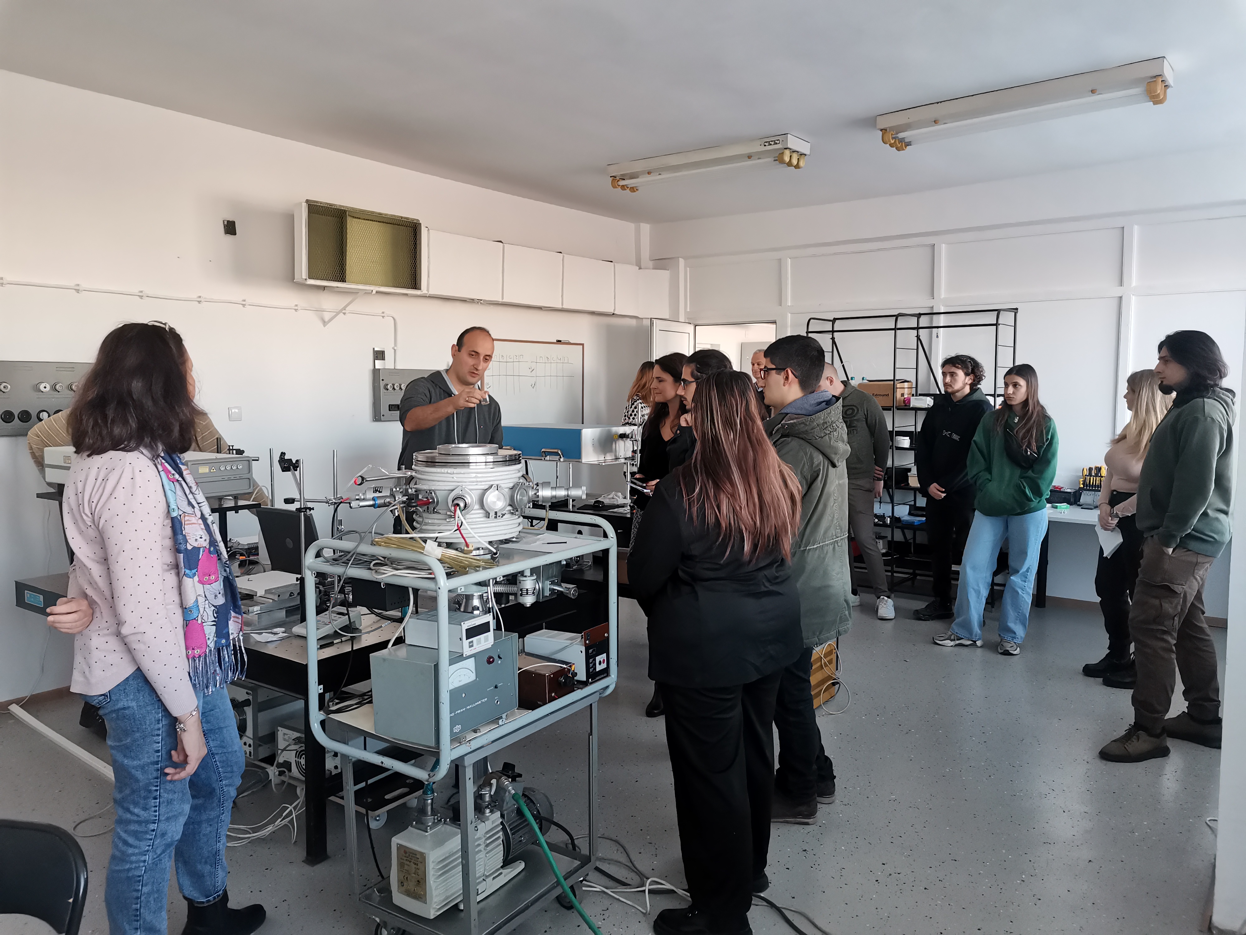 Институтът по електроника посрещна над 100 ученици и студенти в Деня на отворените врати