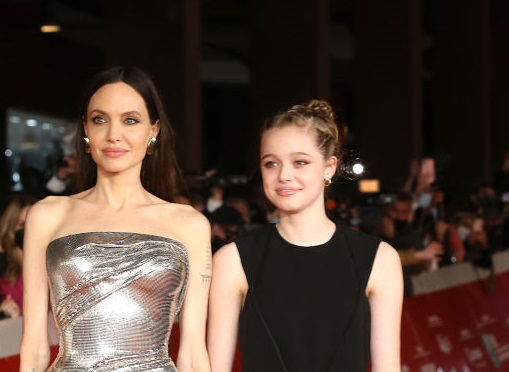 Шайло Джоли-Пит официално се отказа от фамилията на татко си 