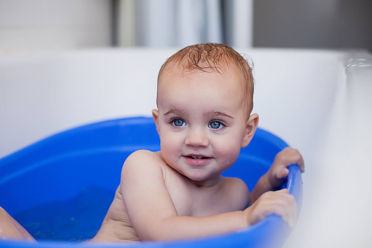 Как да се грижим за сухата кожа на бебето  