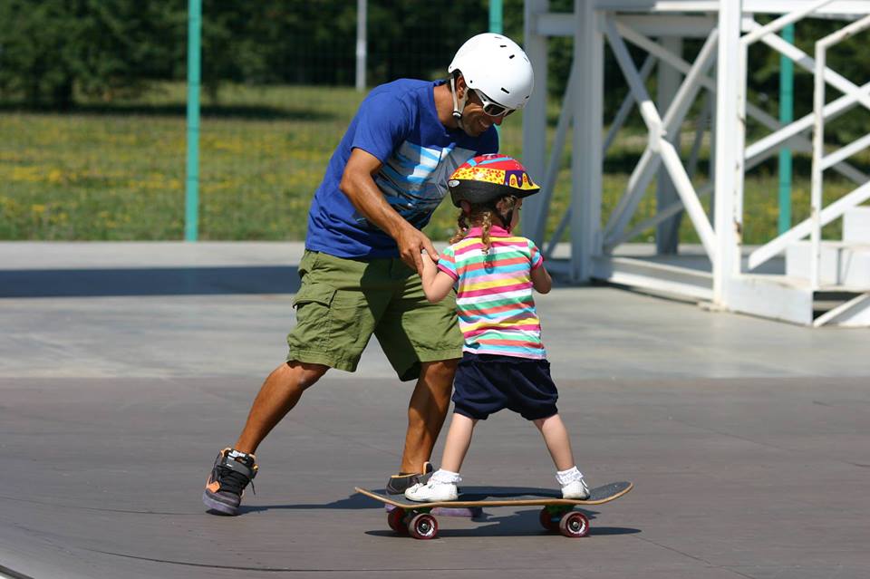 Спорт през уикенда: скейтборд, тенис на маса и Kangoo Jumps