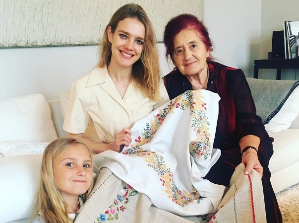 Бабата на Наталия Водянова удивлява с талант 