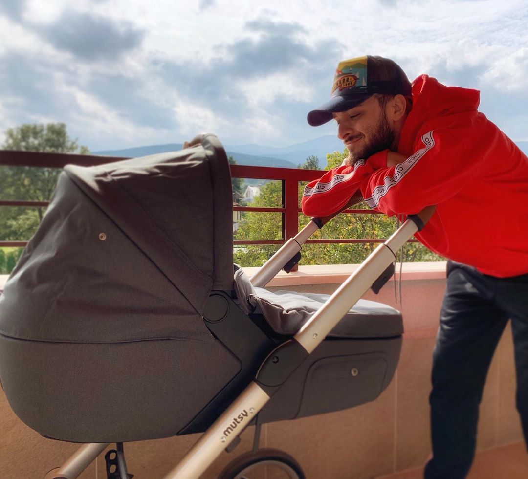  Криско заведе дъщеря си на училище 