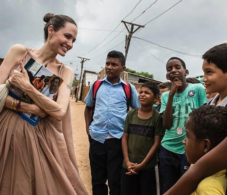 Анджелина Джоли дари милион за гладни деца 