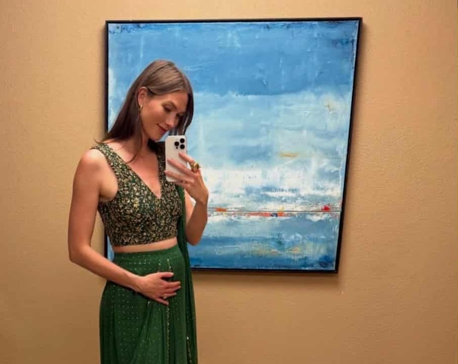 Карли Клос с бременна фотосесия 