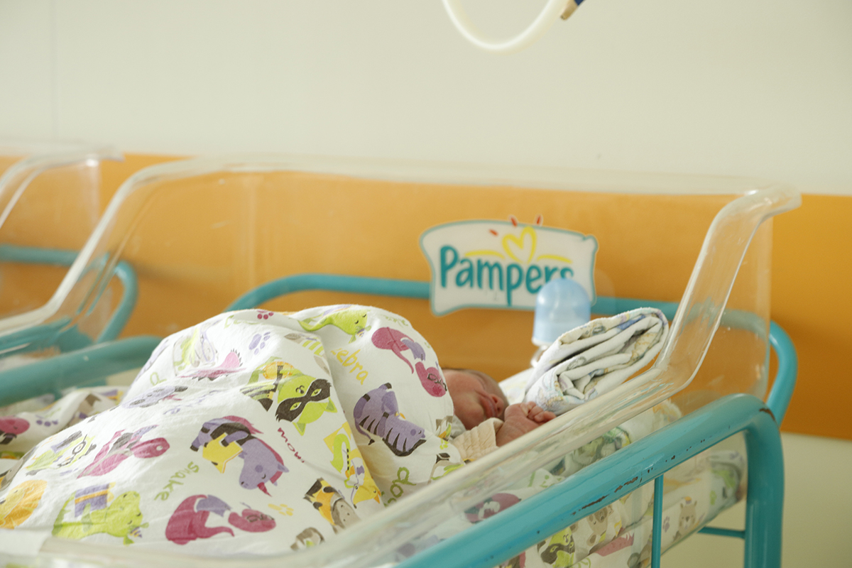Мащабно дарение на Pampers за недоносени бебета 