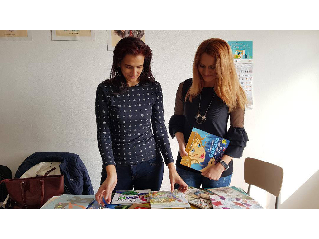 Златина и Радослава, които събират книги за болнично училище 