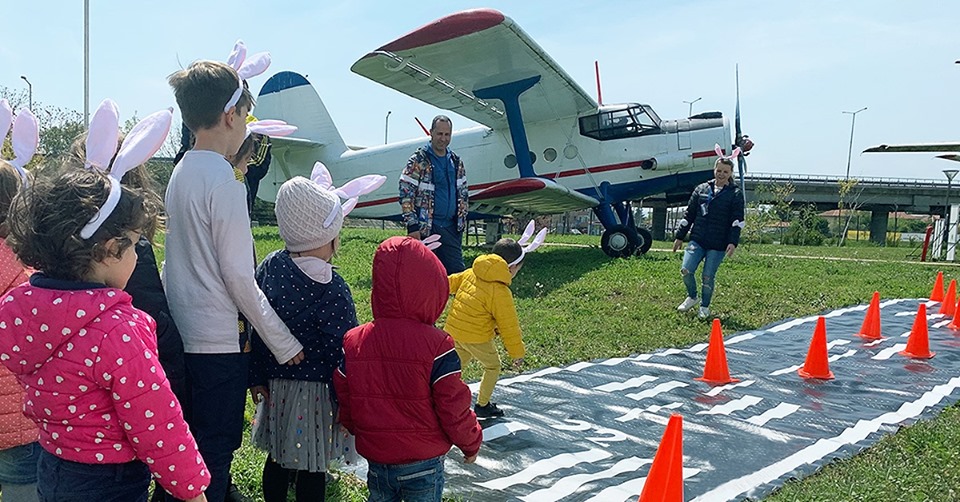 Деца „пилоти“ и „ръководители движение“ в Авиомузей Бургас 