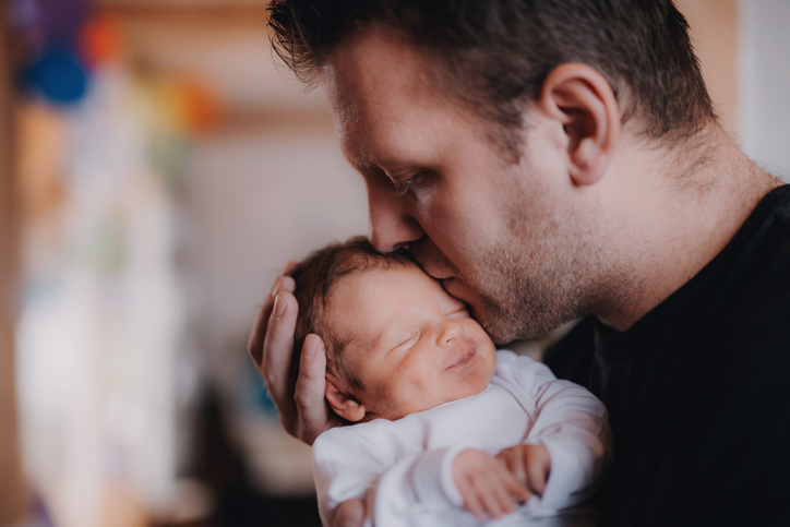 Как таткото може да помага след раждането