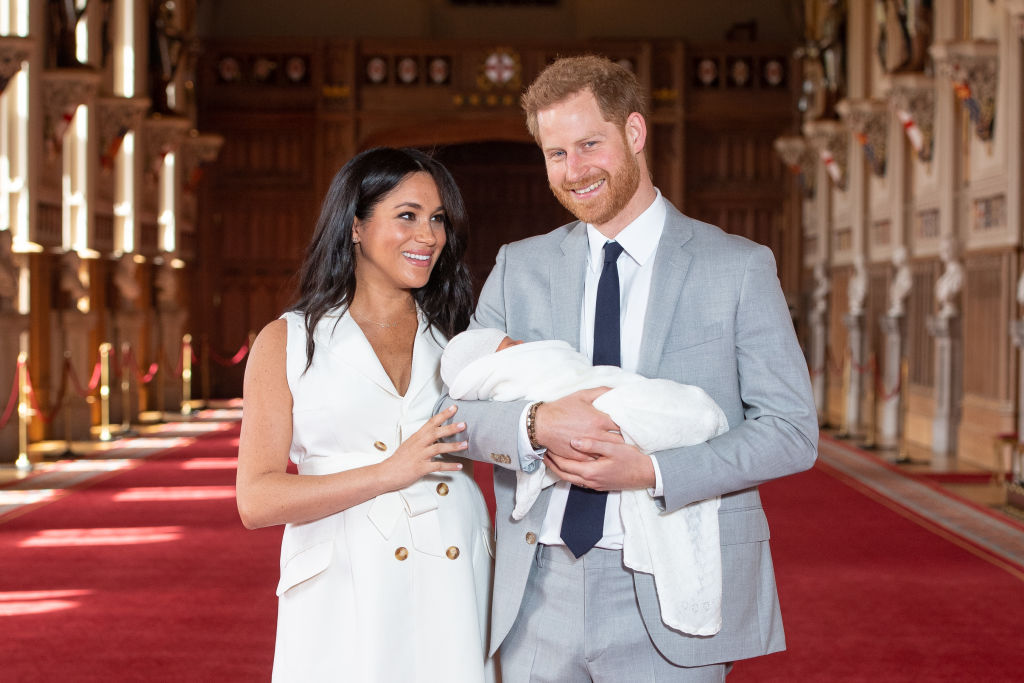 Меган Маркъл и принц Хари показаха новородения си син за първи път 