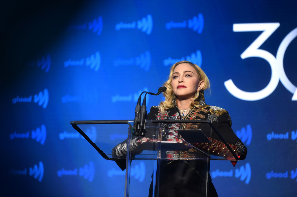 Мадона отпразнува края на лятото