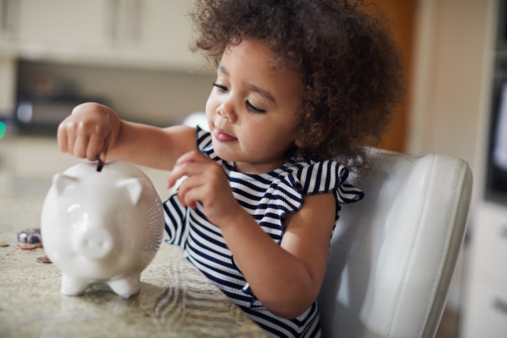 Как да научим детето да борави с пари 