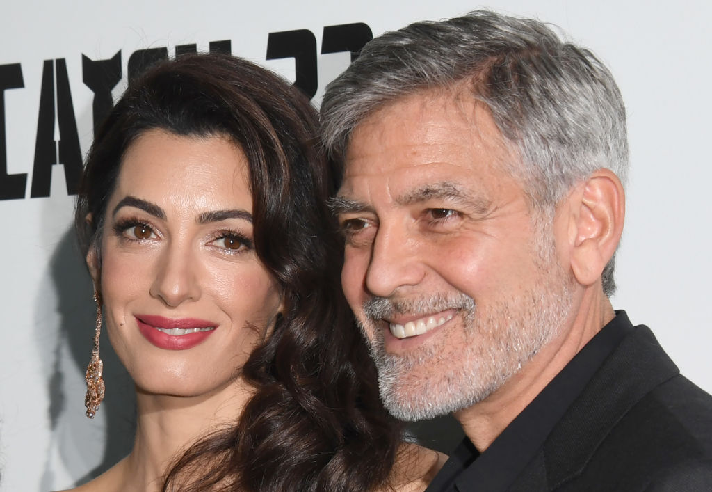 Джордж и Амал Клуни играят с над милион срещу пандемията 