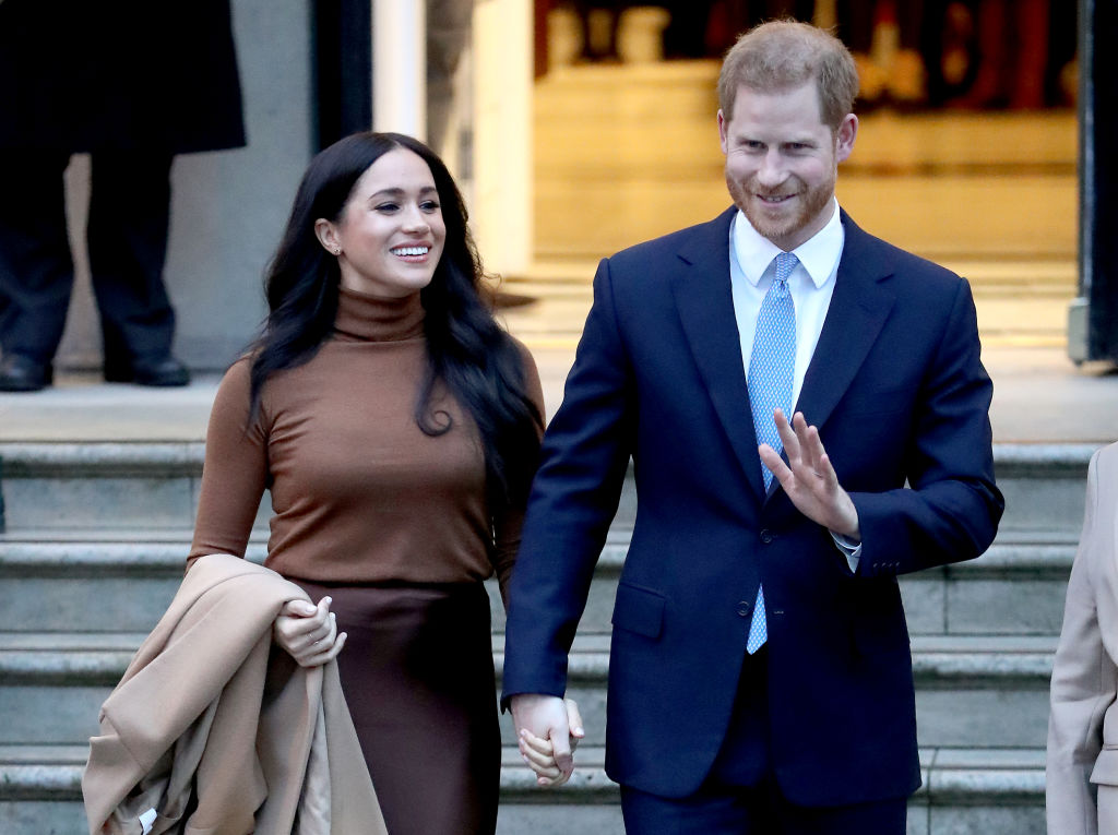 Хари и Меган: Елизабет II не притежава думата „кралски“