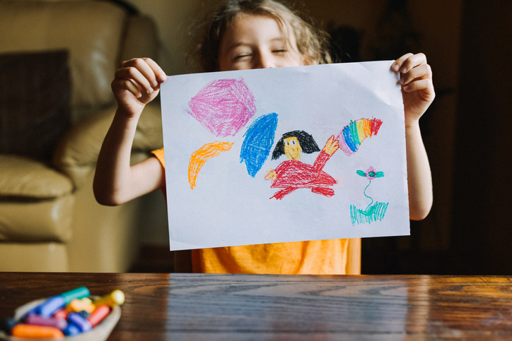 Какво ни казват детските рисунки: избор на цвят, повтарящи се сюжети 