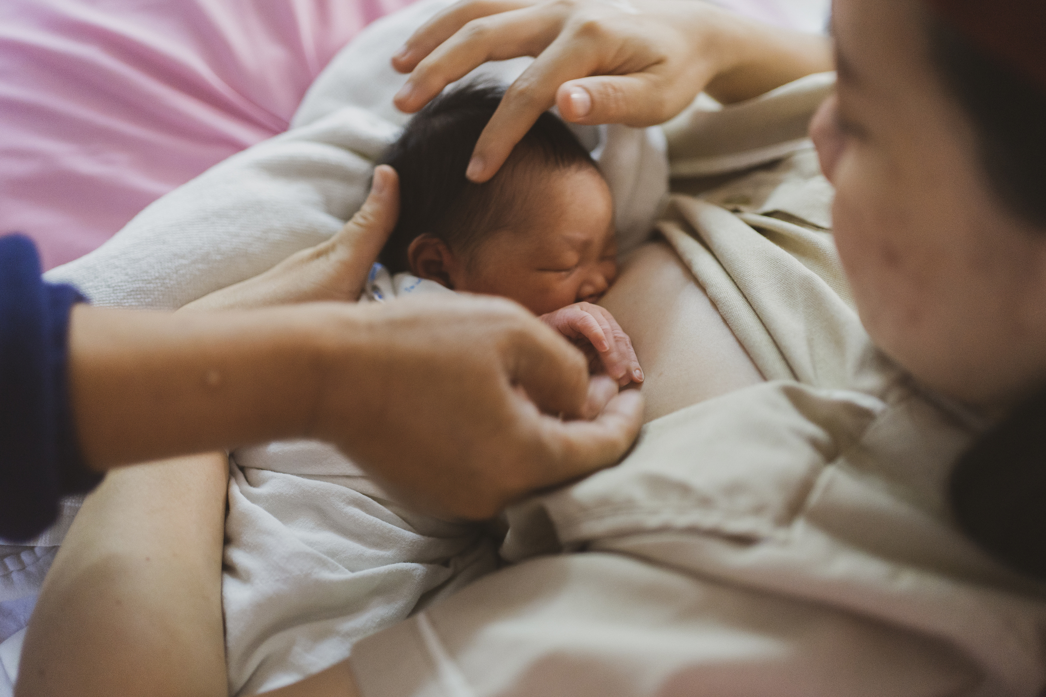 Неловко е: 8 проблема след раждането, за които жената не говори  