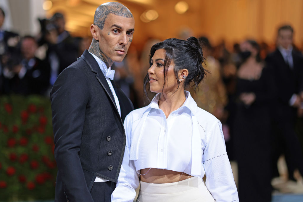 Кортни Кардашиян не е бременна, само е напълняла