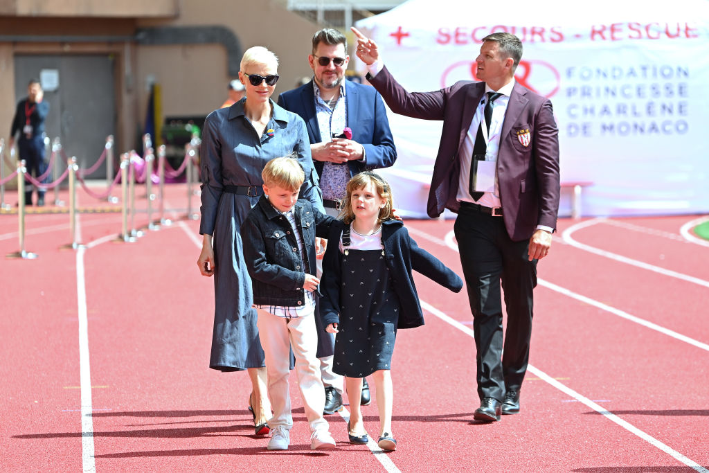 Децата на принцеса Шарлийн и принц Албер II отличени с медали   