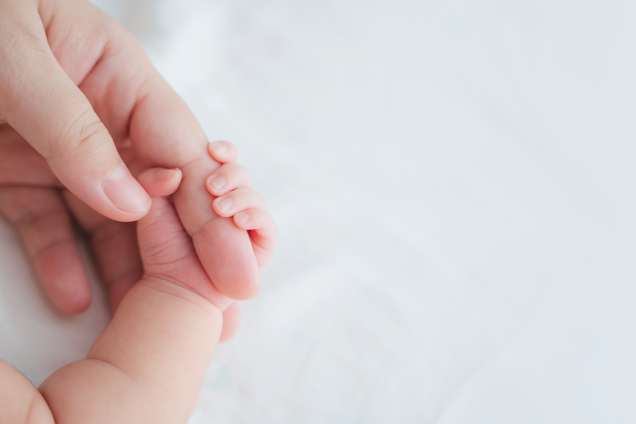По какво бебета родeни със секцио се различават от другите   