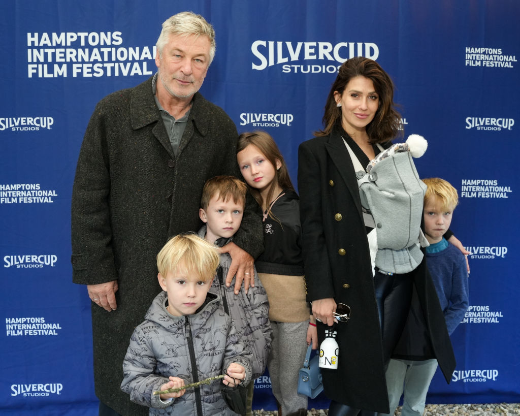  На филмовия фестивал в Ню Йорк: Болдуин се появи със съпругата и седемте си деца  