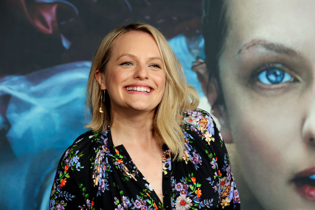 Елизабет Мос е бременна с първото си бебе