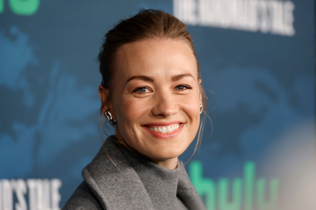 Ивон Страховски приветства бебе №3