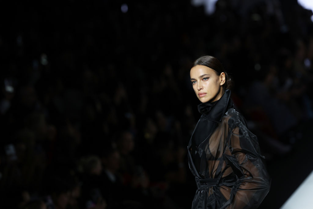 Зимни забавления: Ирина Шейк кара кънки с дъщеря си