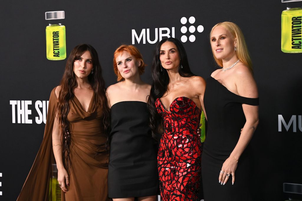 Румър Уилис работи на 4 места, за да издържа дъщеря си