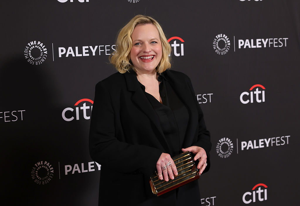  Елизабет Мос гушна първа рожба  