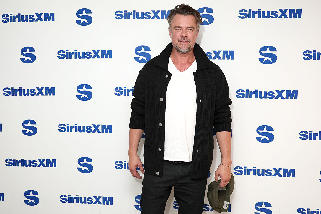 Джош Дюамел „създава страхотни спомени“ за децата в своя горски дом в Минесота, който сам е построил