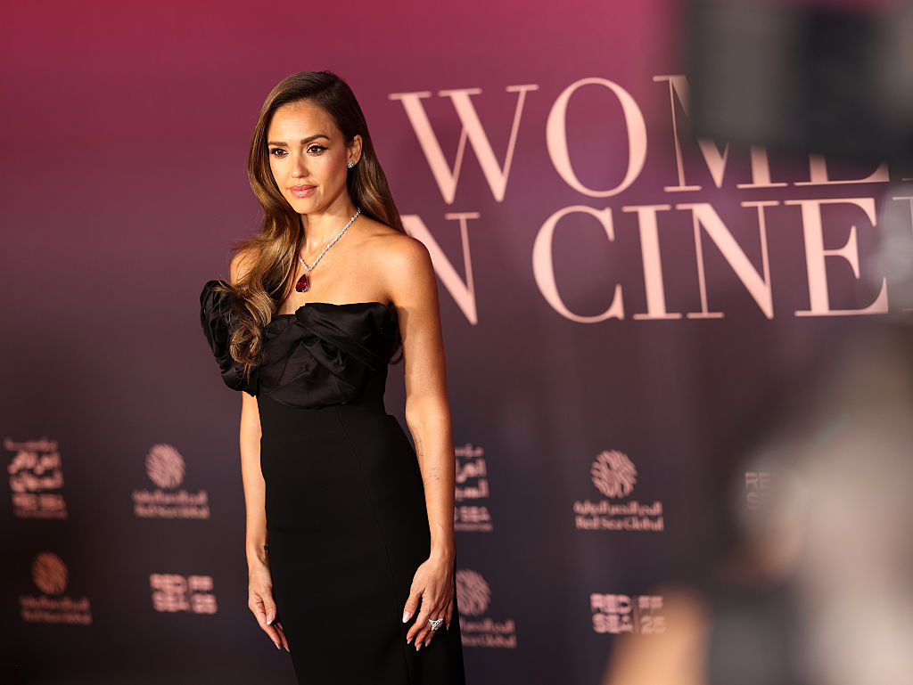 Дъщерите на Джесика Алба „обират“ гардероба ѝ