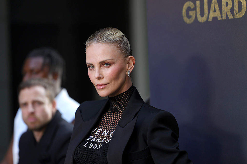 Новата прическа на Чарлийз Терон разплакала една от дъщерите ѝ