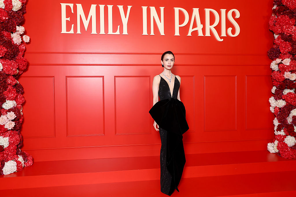 Лили Колинс разкри кое нещо я кара да се чувства обсебена