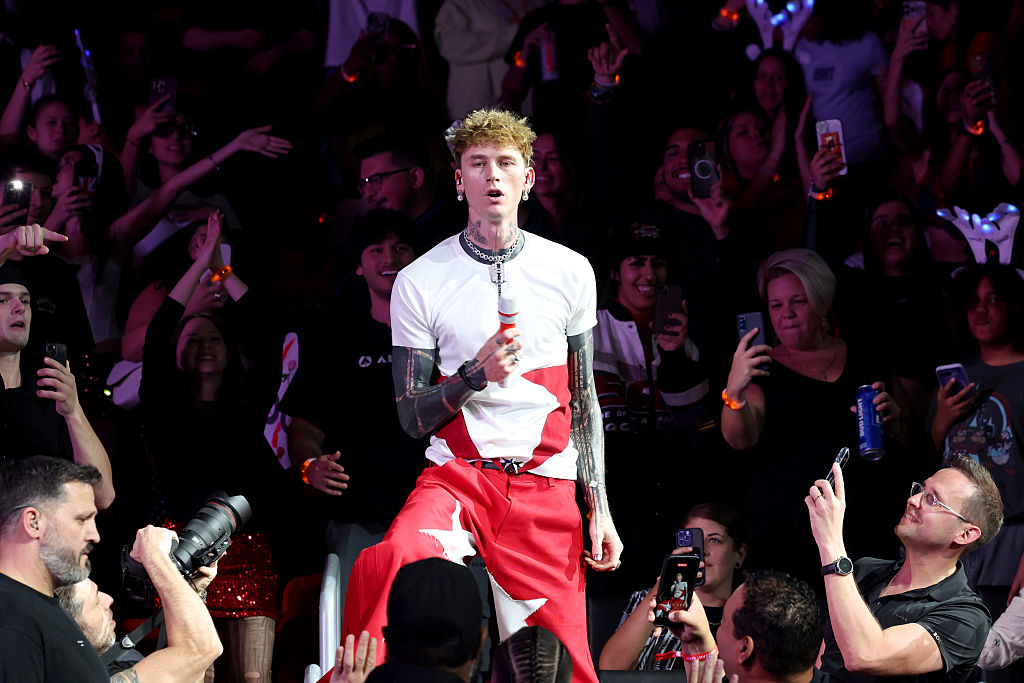 Машин Гън Кели празнува първия рожден ден на дъщеря си