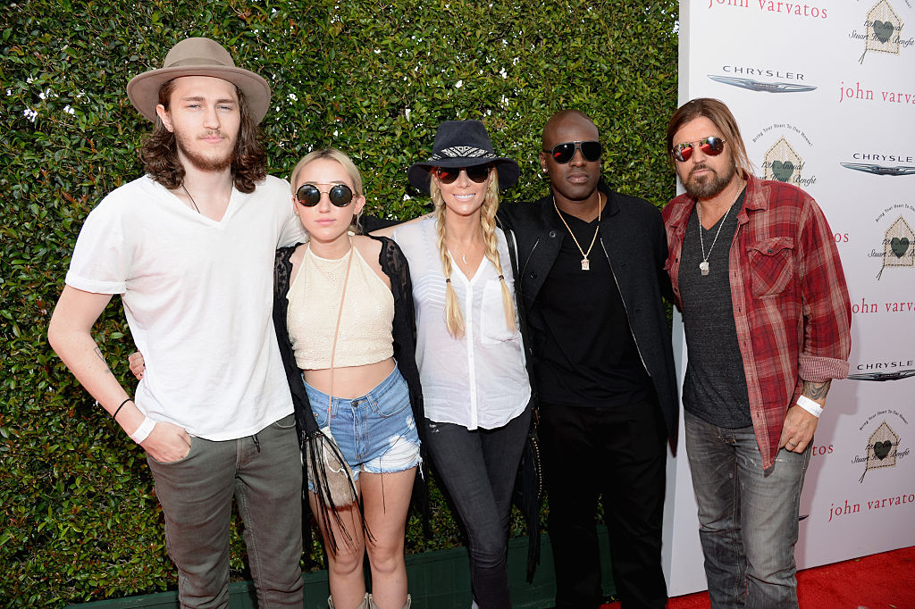 Майли Сайръс ще става леля