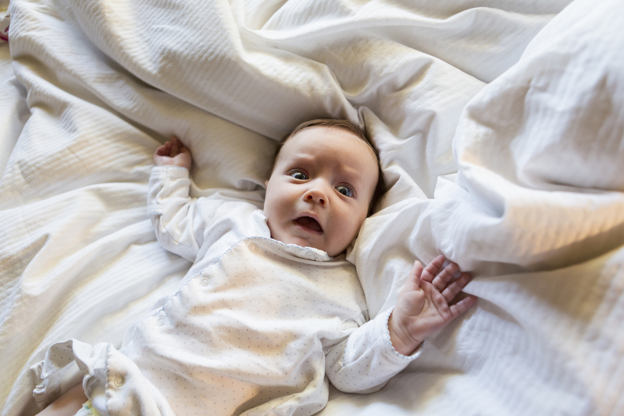 На три месеца бебето става подозрително към непознати   