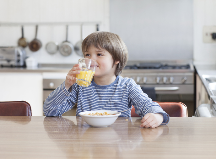 Сок от морков или праскова: кой стимулира по-добре растежа на детето 