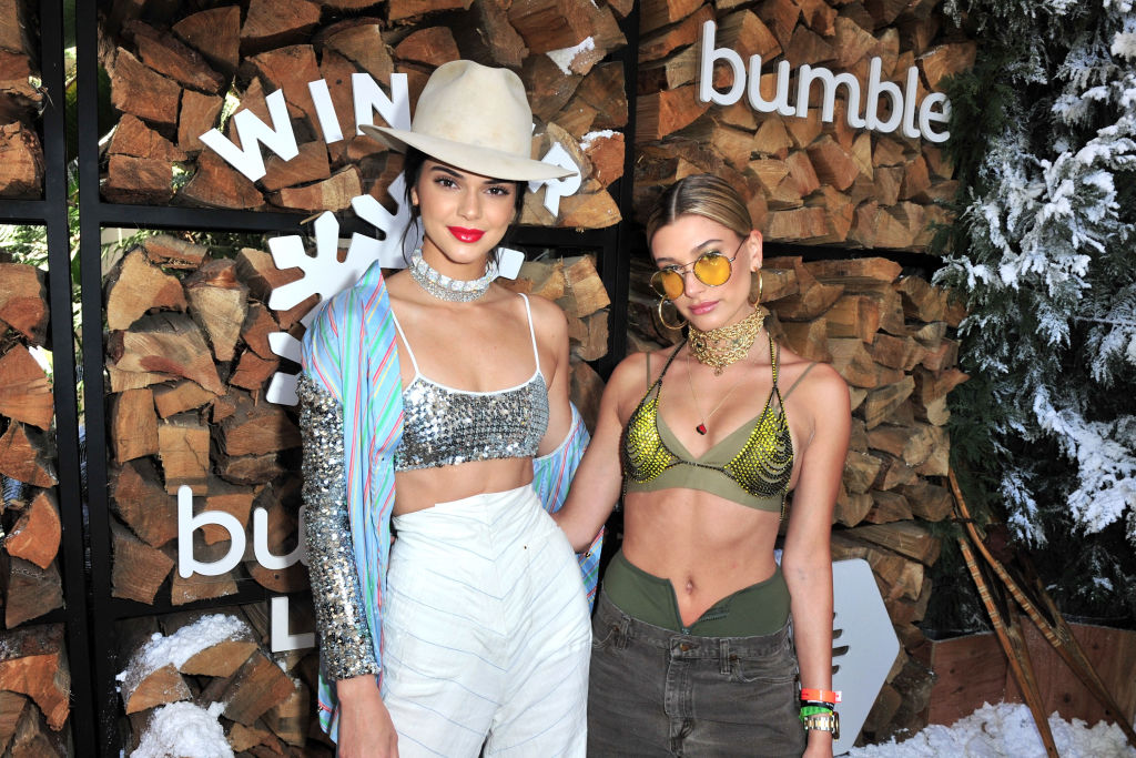 Кендъл Дженър и Хейли Бийбър в предпразнична суматоха