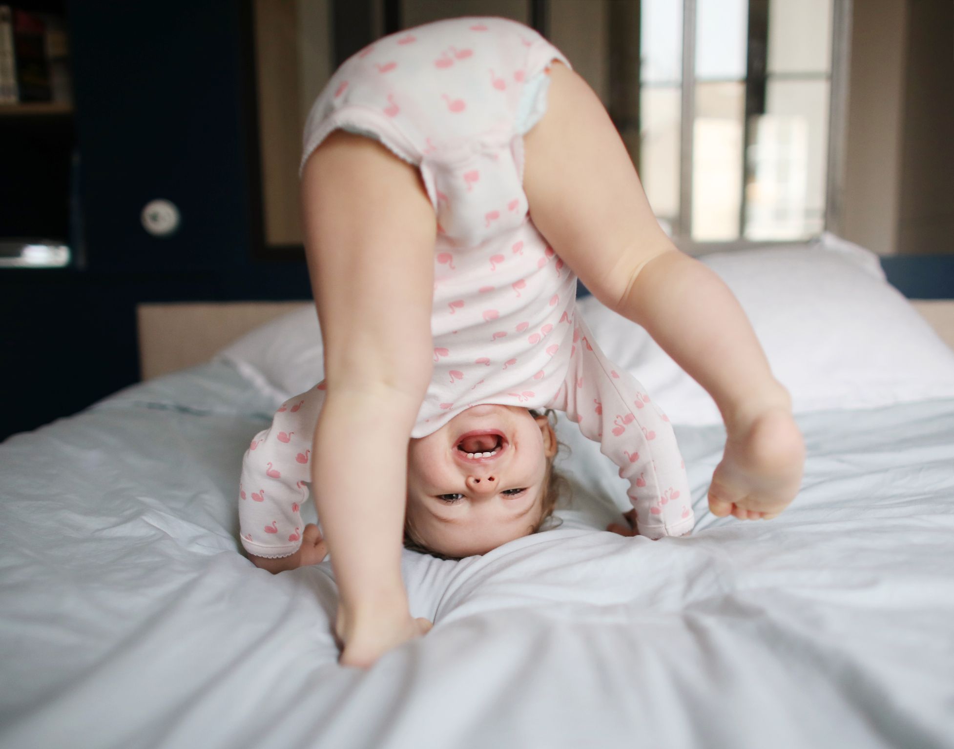Как може да стимулирате развитието на бебето – с проходилка, масаж, басейн ...   