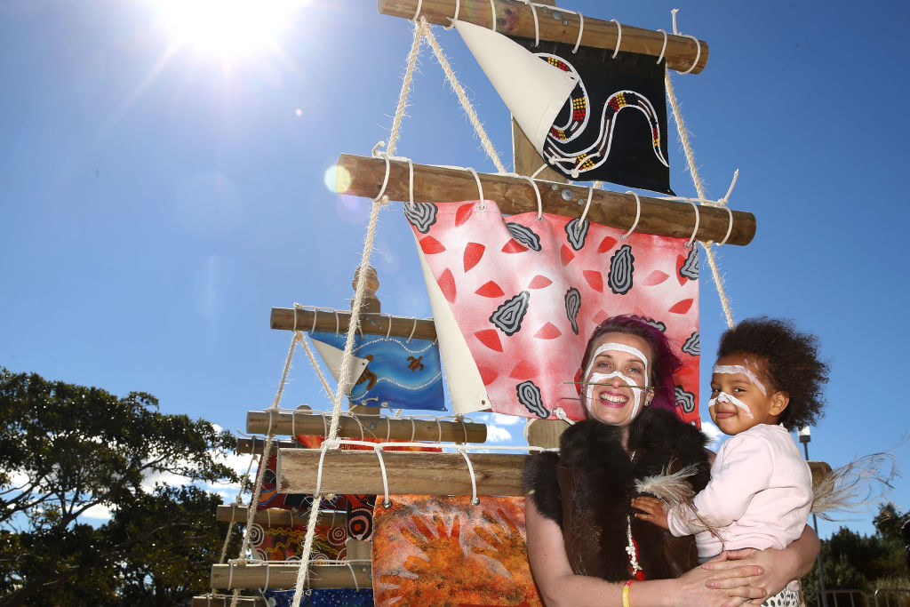 Художничка с най-добрите си произведения