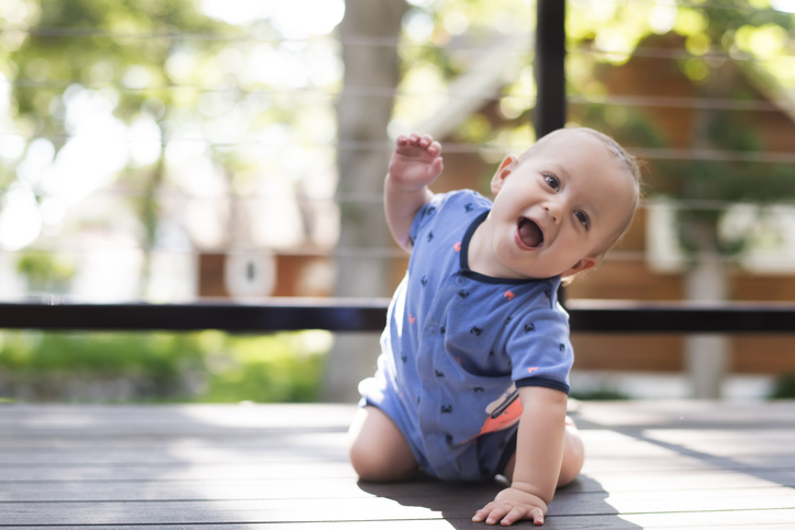 Как да обличаме бебето в жегата: 9 съвета от неонатолог 