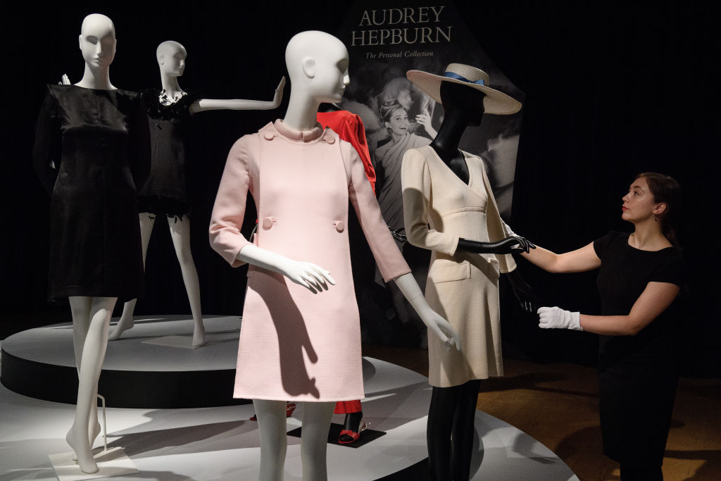Аукцион за дрехи и бижута на Одри Хепбърн  