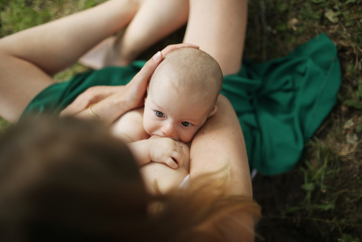 Защо бебето суче лошо: 6 типични проблема  