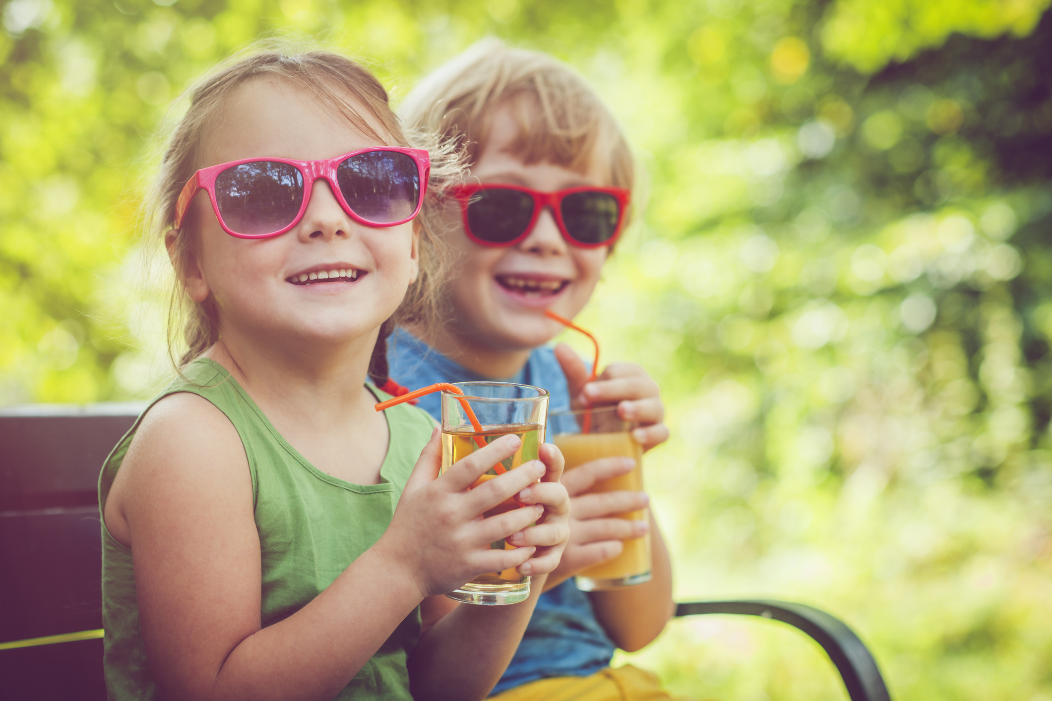 Слънчеви очила за детето: има ли нужда 