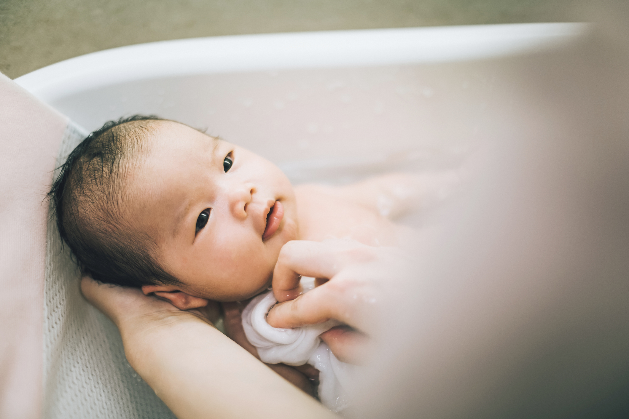 5 вредни мита за къпането на новороденото   