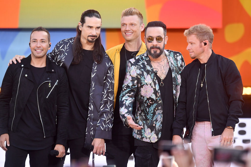 Backstreet Boys трогва със семеен клип 