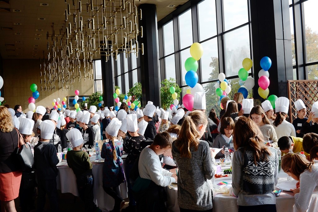 Цяла чета малки готвачи