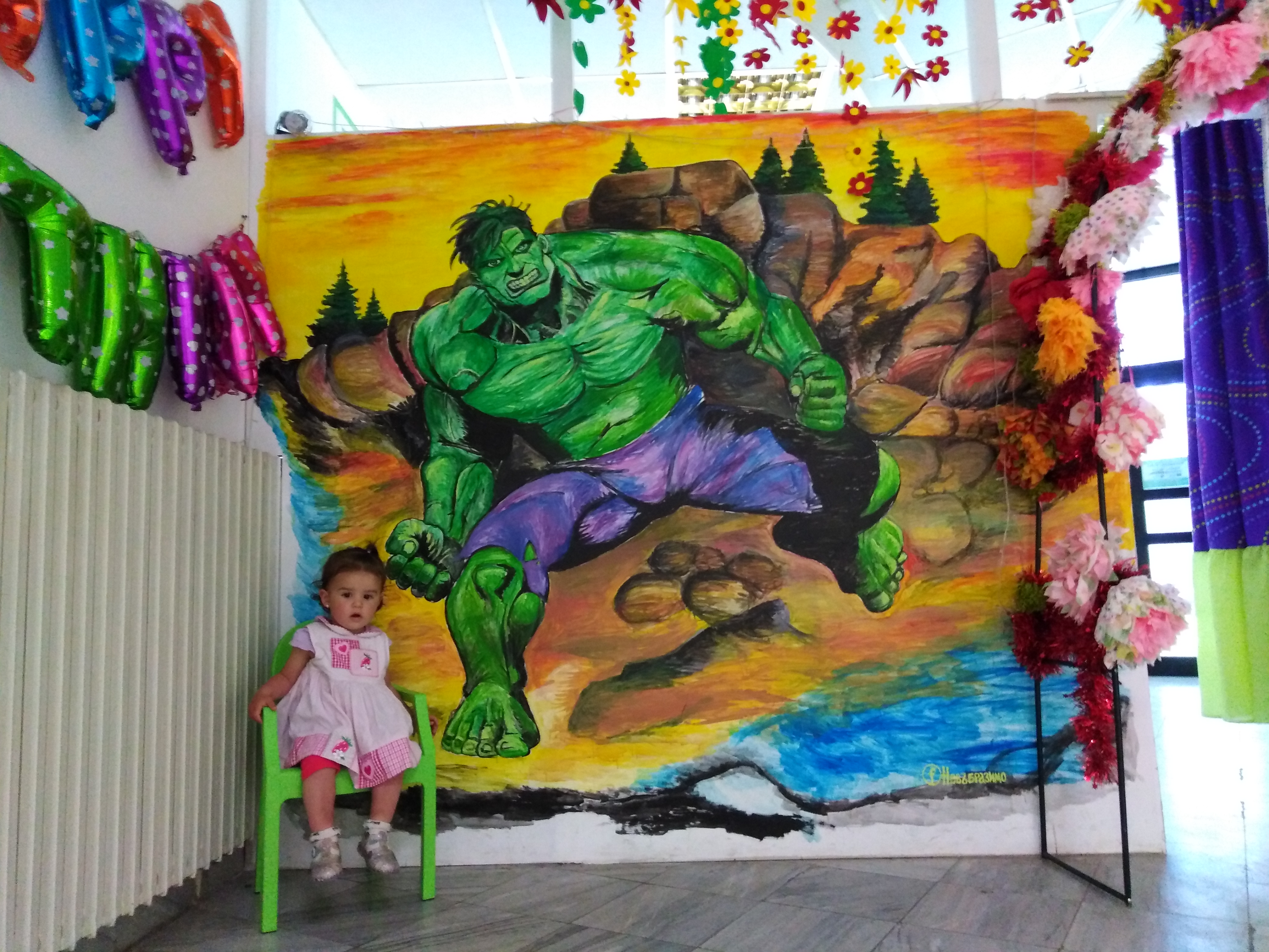 Млада майка от Силистра изрисува детски център 