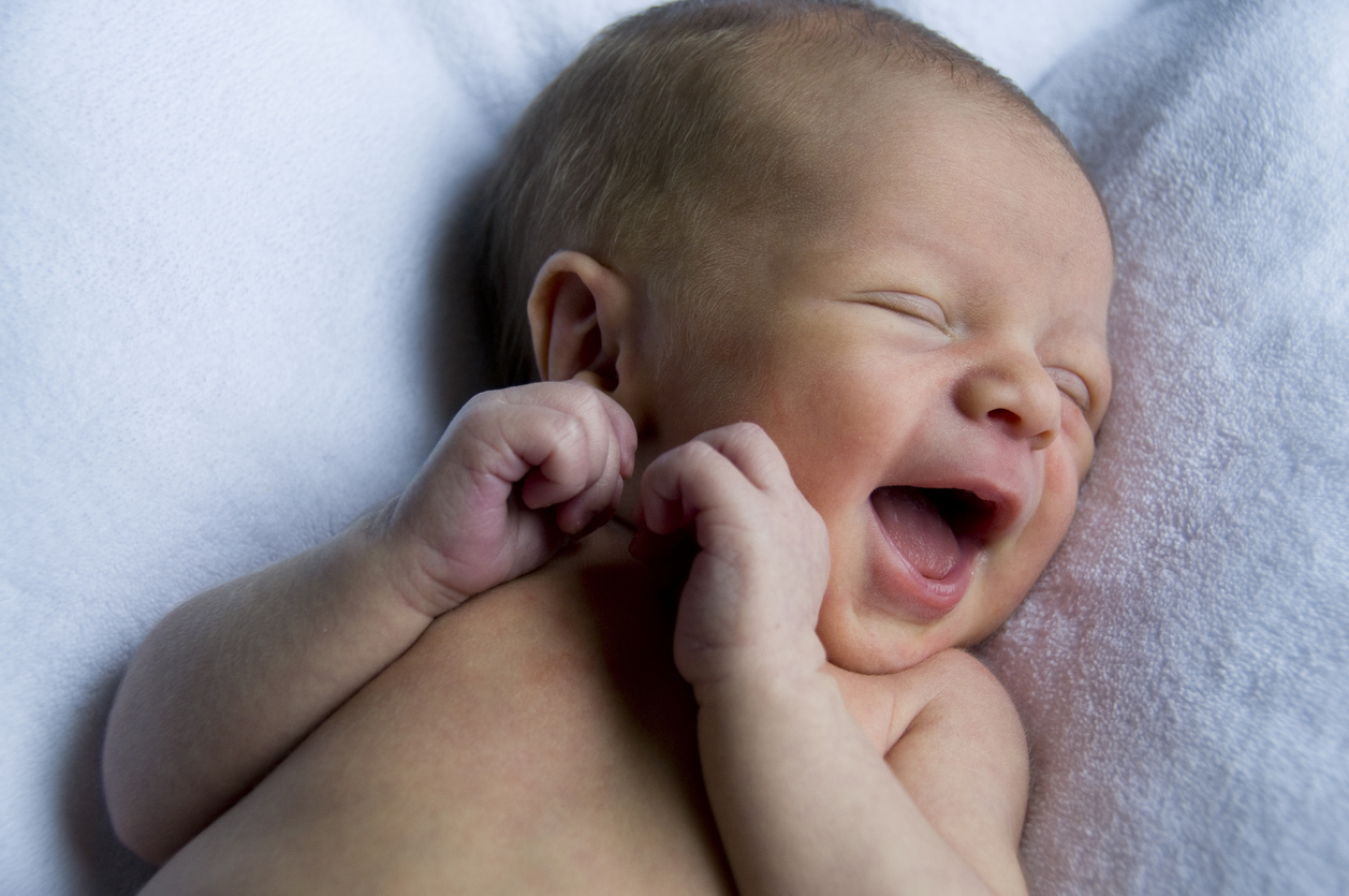 Режимът на новороденото – ядене, сън и още нещо 