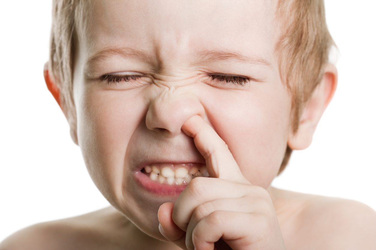 Как да отучим детето да си бърка в носа  