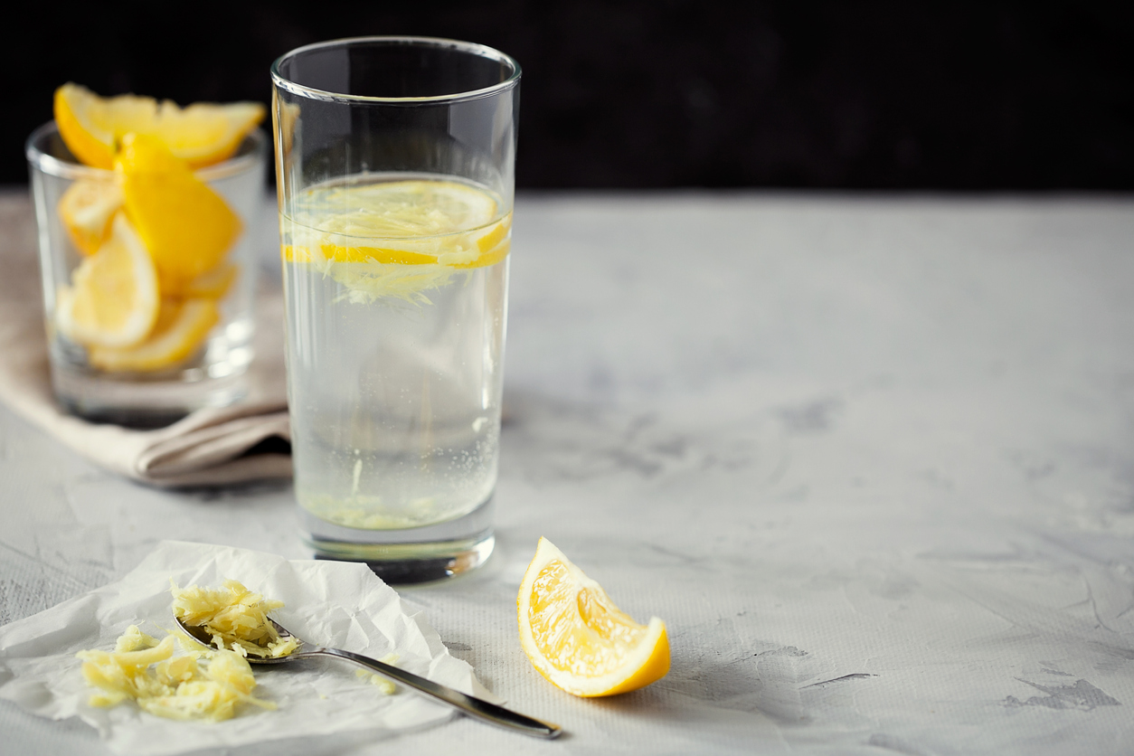 Отслабване и не само: лимон с вода  